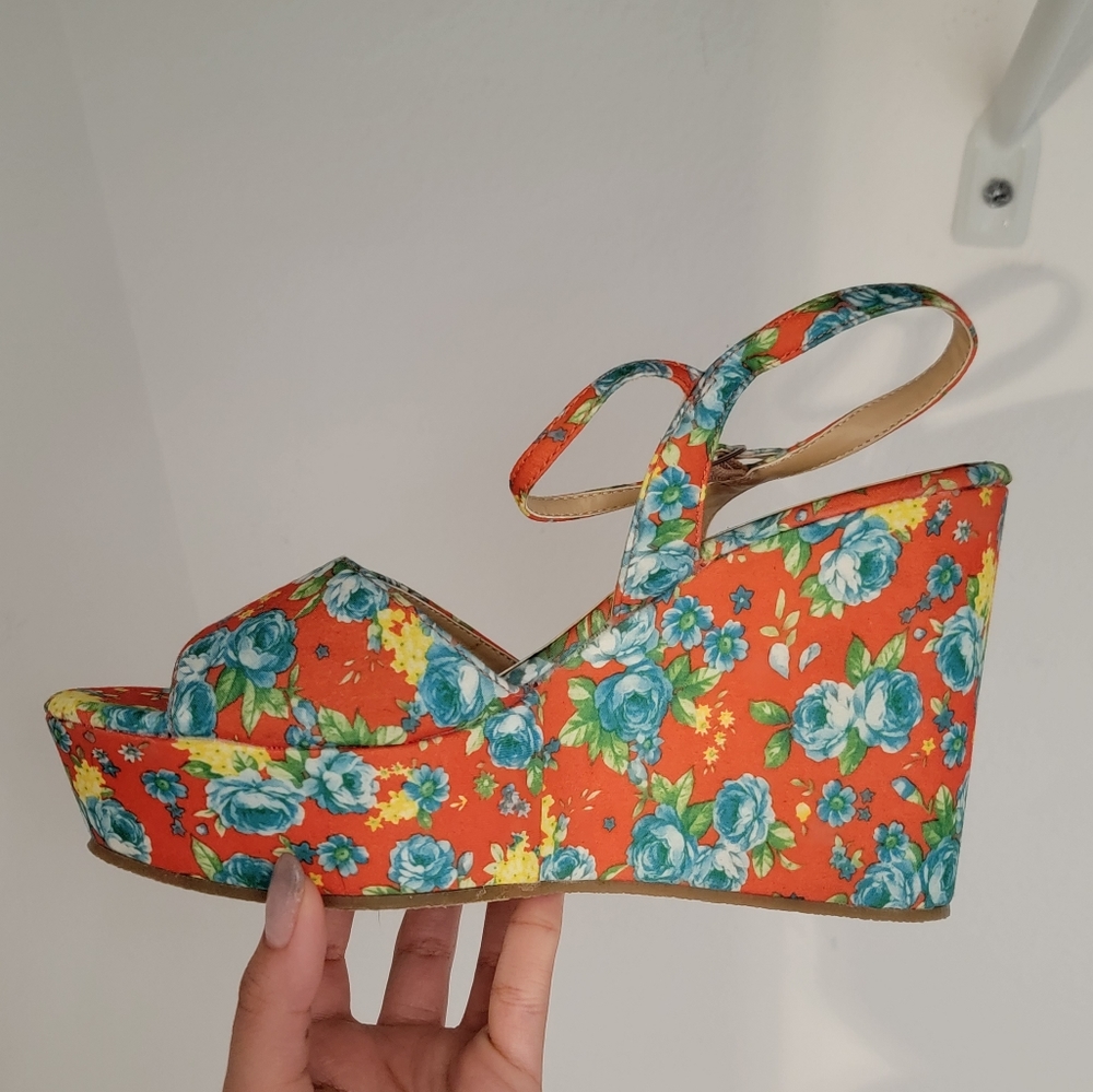 First love Colorful orange spring floral platforms size 9